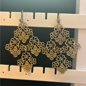 Elegant Gold Chantilly Earrings